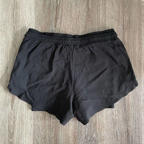 Athleta Crest 2 in 1 Black Shortie Shorts - Size: 6 - Picture 2 of 6